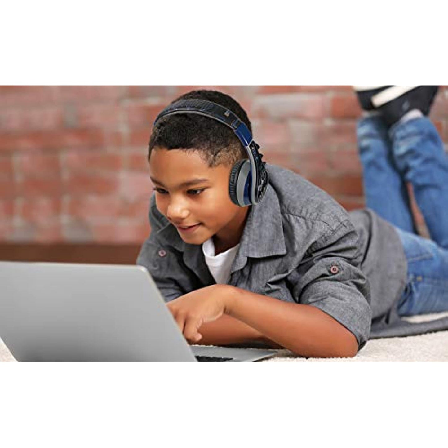 eKids Batman Bluetooth Headphones for Kids, Wireless Headphones with Microphone for Video Call or Zoom Meeting, for Fans of Batman Merchandise and Gifts