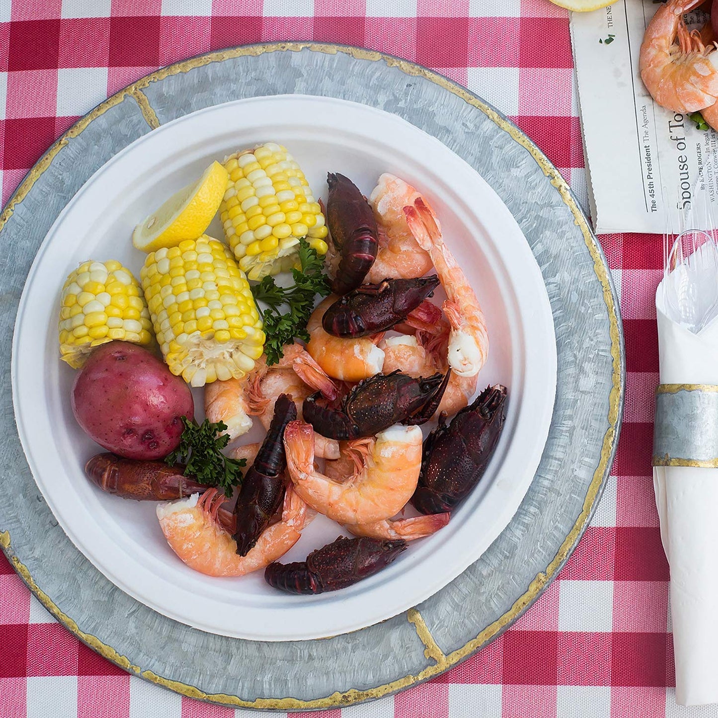 Chinet Classic White Paper Dinner Plates, 10 3/8 Inch, 165 Count (Pack of 2)