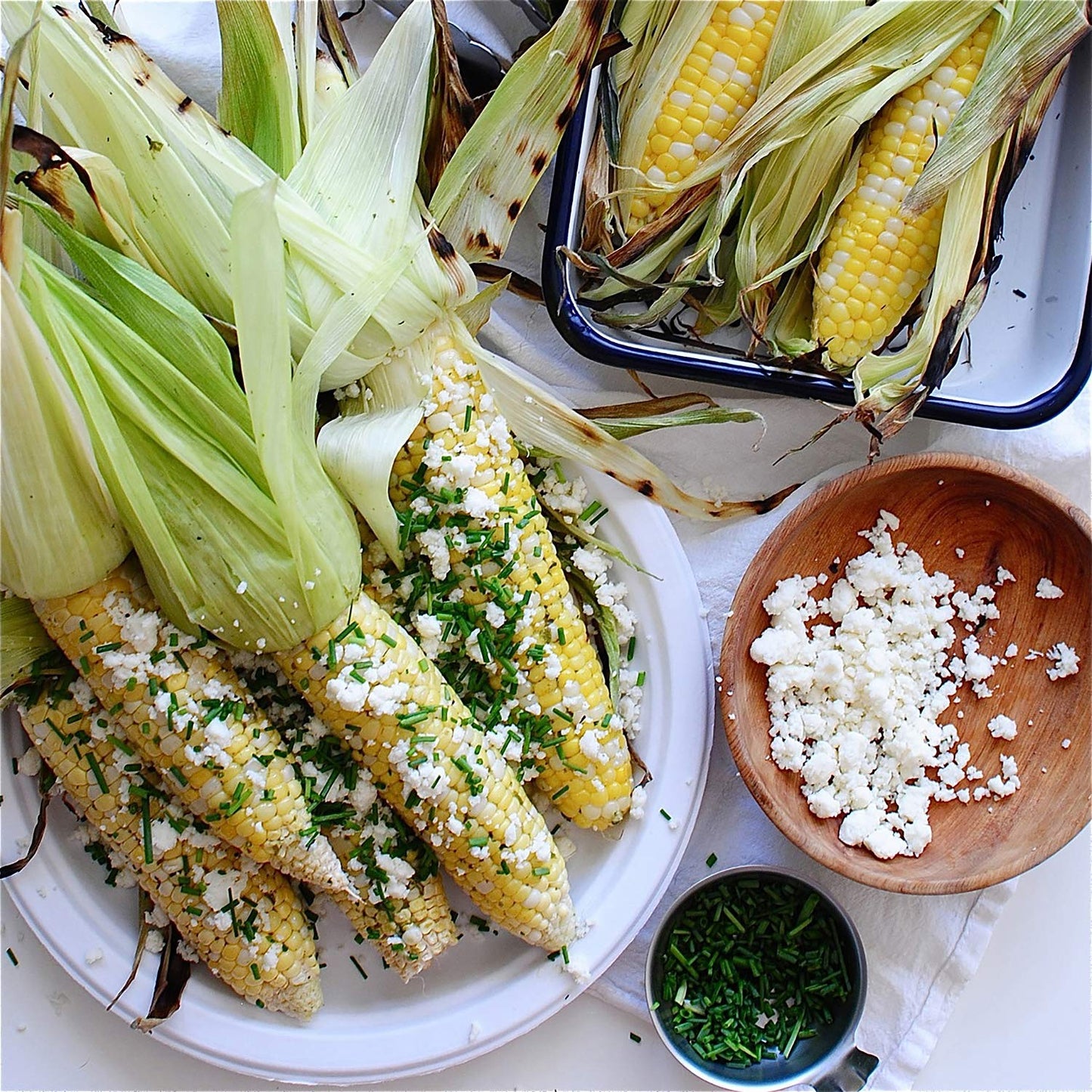 Chinet Classic White Paper Dinner Plates, 10 3/8 Inch, 165 Count (Pack of 2)