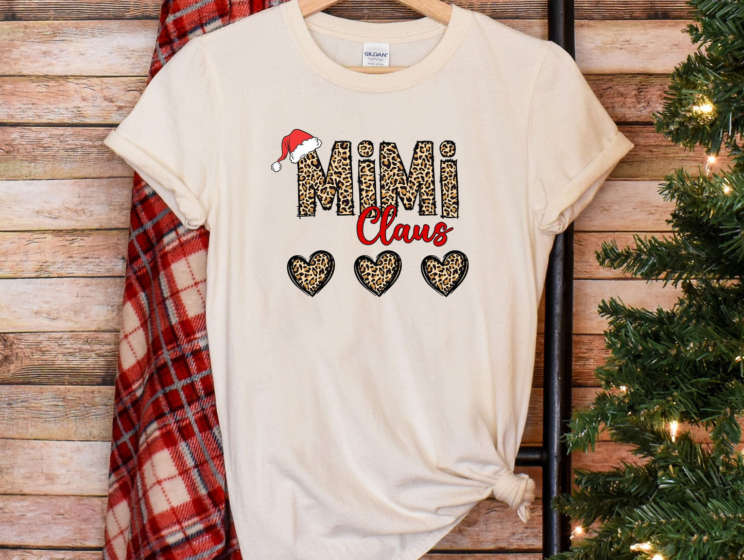 a t - shirt that says mama claus with hearts on it